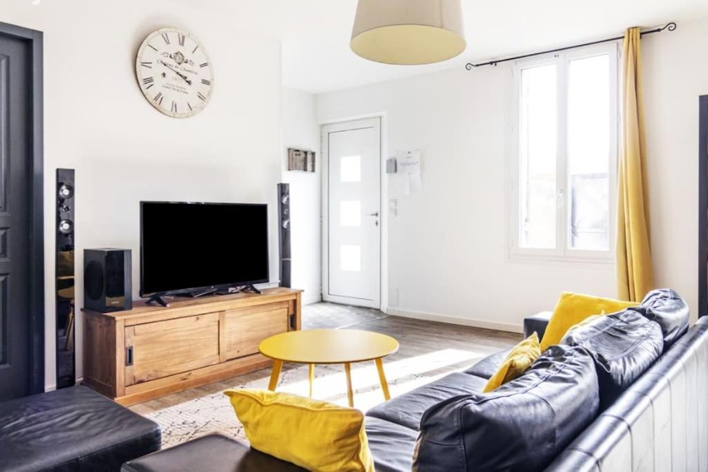 Bassens  Maison Familiale En Pierre A 10 Min De Bordeaux المظهر الخارجي الصورة
