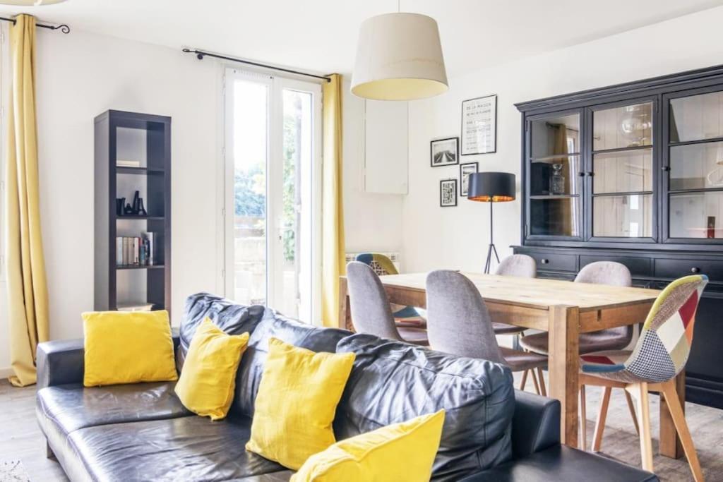 Bassens  Maison Familiale En Pierre A 10 Min De Bordeaux المظهر الخارجي الصورة